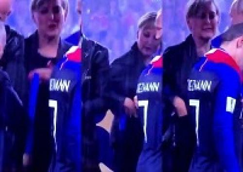 سرقت مدال طلای جام جهانی 2018توسط زن همراه پوتین؟ +عکس و فیلم