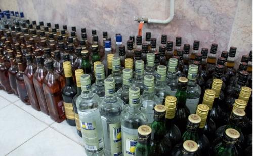 کشف ۳۰۰۰ لیتر مشروبات الکلی در ساوجبلاغ