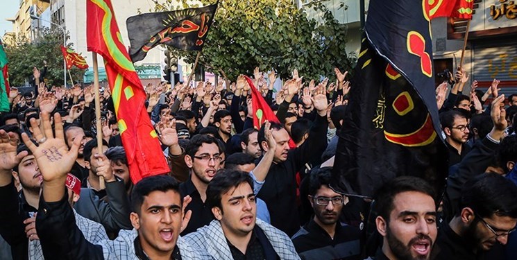 دسته‌های عزاداری دانشجویان راهی حسینیه امام خمینی(ره) شدند