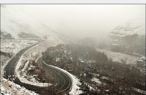 بارش برف در محورهای کوهستانی قزوین آغاز شد