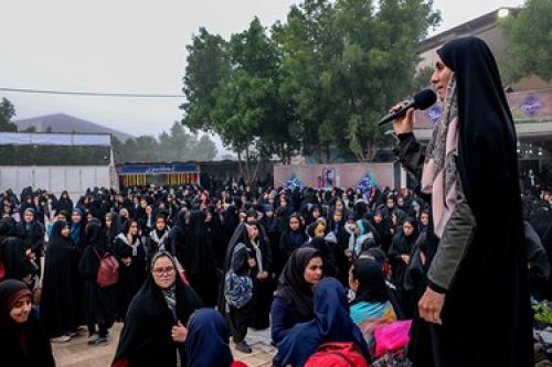 اعزام کاروان دانش آموزان شیراز به مناطق عملیات جنوب