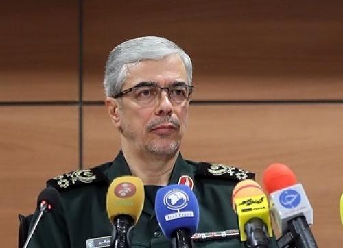  انتقاد رئیس ستاد کل نیروهای مسلح از برخی کوتاهی‌ها در برابر فشارهای دشمنان علیه ایران /اطلاعات عملیات از نقاط قوت دفاع مقدس بود