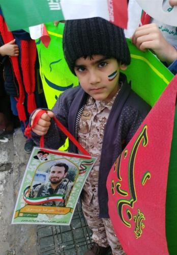 فرزندان شهدای مدافع حرم؛ حاضران راهپیمایی ۲۲ بهمن +تصاویر 