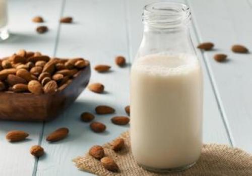 چرا شیر بادام بهتر از شیر گاو است؟ 