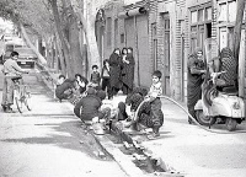 عکس/ظرفشویی زنان تهرانی در دهه ۵۰!