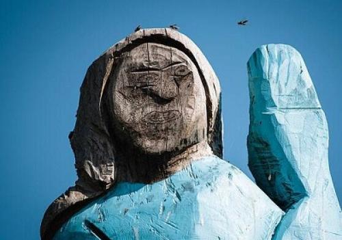 عکس/مجسمه ترسناک ملانیا ترامپ