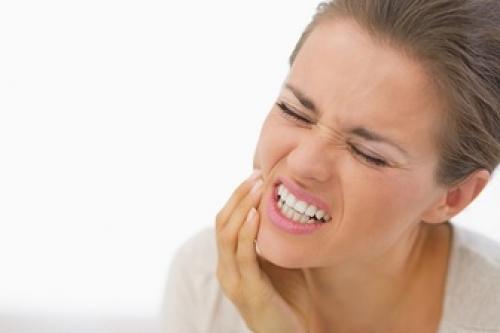 چگونه عفونت و درد دندان را از بین ببریم؟ 