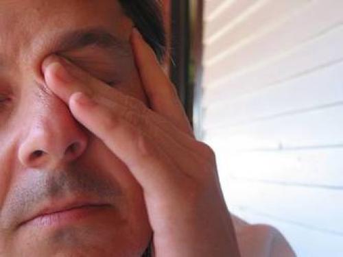  چگونه خشکی چشم را درمان کنیم؟ 