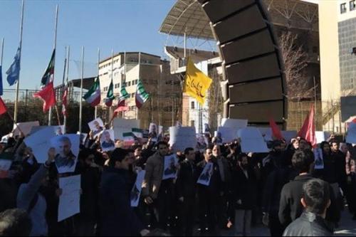 شبکه وهابی‌، اعتراض دانشجویان علیه اغتشاشگران را به عنوان تجمع علیه نظام جا زد! 
