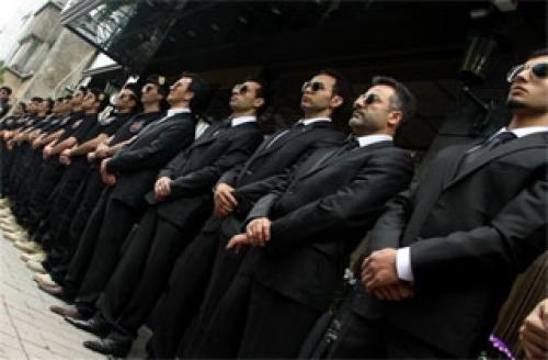 هشدار پلیس به سلبریتی ها؛ این بادیگاردها در ایران غیرقانونی هستند! 