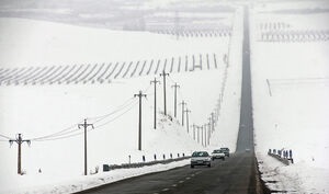 برف، مه غلیظ و کاهش دید میهمان جاده‌ها