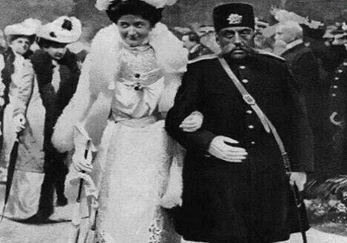 مظفرالدین شاه و ملکه انگلیس در یک قاب