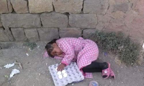 عکسی دلخراش از دختربچه یتیم یمنی