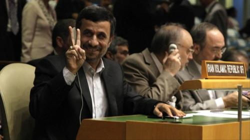 از مصاحبه با خبرنگار صهیونیست و رسانه سعودی تا تئوریزه کردن رابطه با آمریکا/ چرا رئیس فرقه بهار در مقابل احمدی‌نژاد سال ۸۴ ایستاده است؟ 