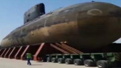 جابجایی زیردریایی با تریلی کمرشکن + فیلم