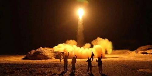 حمله به پایگاه نظامی در استان «مأرب» به هنگام نشست فرماندهان سعودی/ تأسیسات عظیم نفتی در منطقه جیزان هدف حمله یمن قرار گرفت