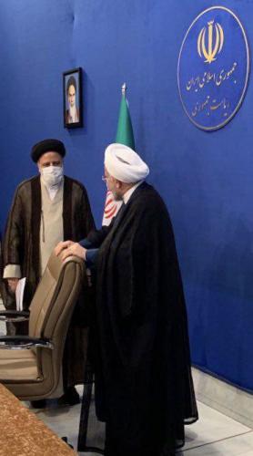 عکس | روحانی و سید ابراهیم رئیسی در نمایی جالب در حاشیه جلسه شورای عالی انقلاب فرهنگی