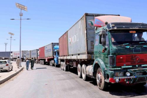 تردد عادی کامیون‌ها در مرز دوغارون 
