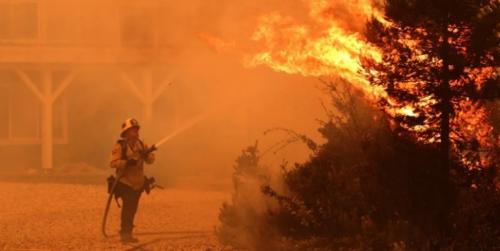 ادامه آتش‌سوزی گسترده در کالیفرنیا
