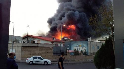 آتش سوزی مهیب شرکت مواد شوینده 