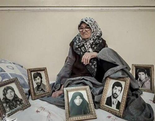 سهم یک مادر از سفره انقلاب +عکس