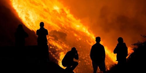 فیلم| آتش‌سوزی کالیفرنیا از کنترل خارج شد