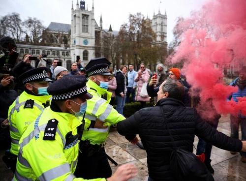  عکس/ اعتراضات به محدودیت‌های کرونایی در لندن
