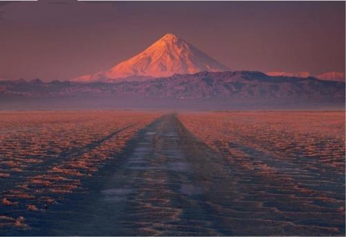  قله دماوند از کویر مرنجاب + عکس 