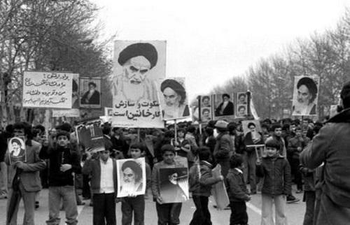 تصاویر خاطره‌انگیز از زمان انقلاب اسلامی ایران
