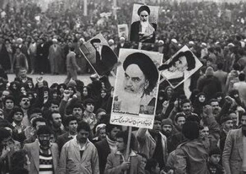 برای شناخت انقلاب اسلامی، چه کتابی بخوانیم؟