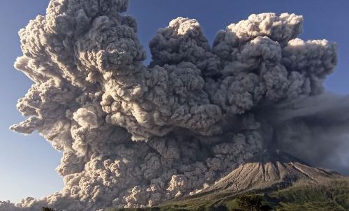 فوران آتشفشان سینابونگ اندونزی