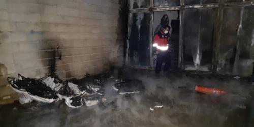  مهار آتش در کارگاه لوله‌های پلی اتیلن در شیراز