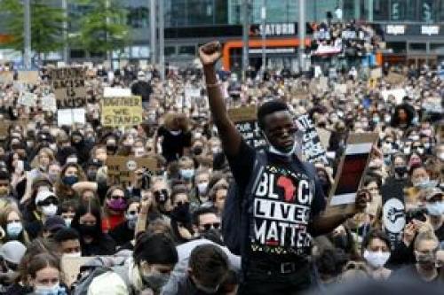  انتقاد از گزارش نژادپرستی در انگلیس