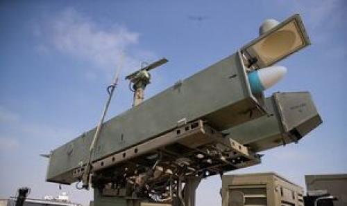 ایران ده‌ها پهپاد و ۲ سامانه پدافند هوایی رونمایی کرد