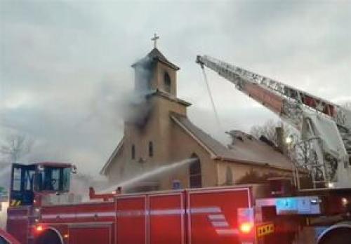  کلیسای قدیمی مینیاپولیس در آتش سوخت +فیلم