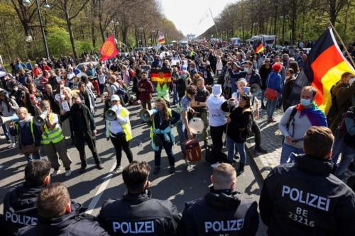 درگیری پلیس آلمان با معترضان محدودیت های کرونایی