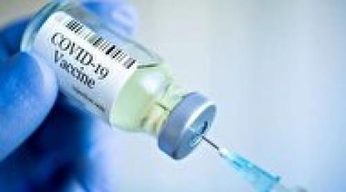 عوارض واکسن‌های کرونا/ طبق برنامه‌ریزی‌ها تزریق را انجام دهید