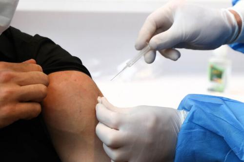 وزارت بهداشت: امکان ثبت نام افراد بالای ۷۵ سال در سامانه واکسن کرونا فراهم شد 
