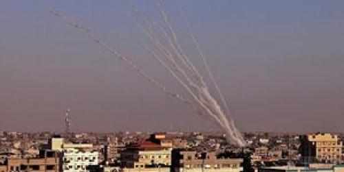  حمله راکتی گسترده به عسقلان؛ گنبد آهنین هدف حمله قرار گرفت +عکس و فیلم