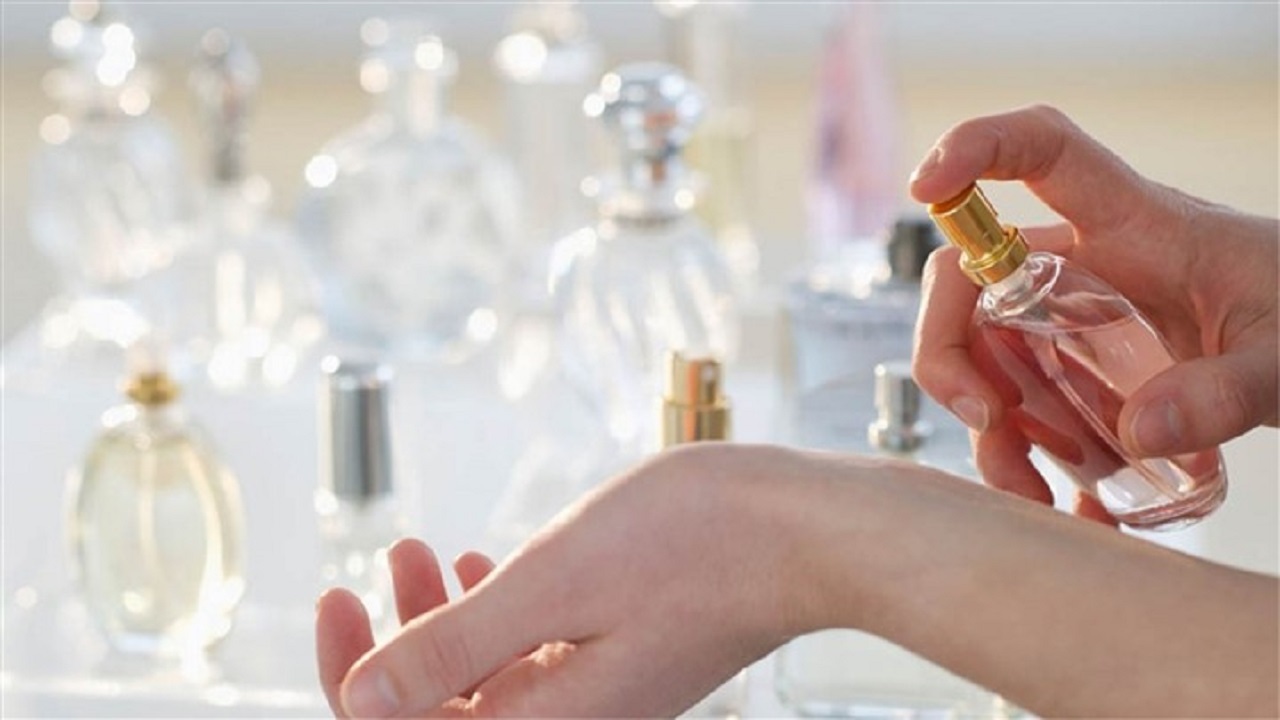 خطاهایی که هنگام استفاده از عطرها مرتکب میشویم خطاهایی که هنگام استفاده از عطرها مرتکب میشویم