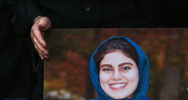 همسر مهشاد کریمی: باید علنی عذرخواهی کنید همسر مهشاد کریمی: باید علنی عذرخواهی کنید