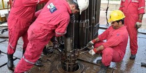   کارکنان نفت چگونه حقوق می‌گیرند؟