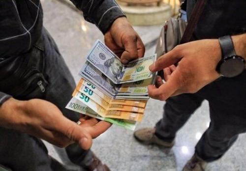 انتقال ارز توسط افغان‌ها به ایران/ قیمت دلار منتظر روز پنج‌شنبه 