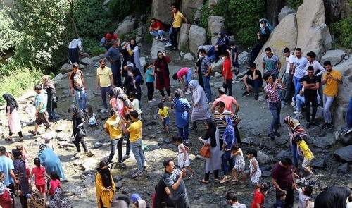 عکس/یک روز تعطیل در آبشار گنجنامه همدان در شرایط کرونای
