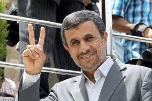 پای احمدی نژاد به دعواهای پرسپولیس و استقلال کشیده شد