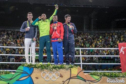 عکس مشترک ورزشکاران روی سکوی المپیک هم ممنوع شد