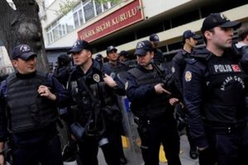  تیراندازی یک گروه مسلح در مرکز شهر استانبول با ۳ کشته و یک زخمی