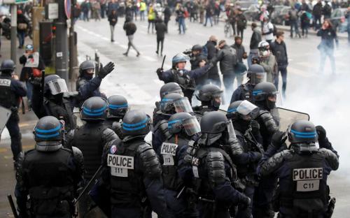  حمله پلیس فرانسه به معترضان