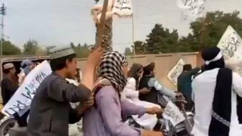 اهتزاز پرچم طالبان، در پایتخت پاکستان