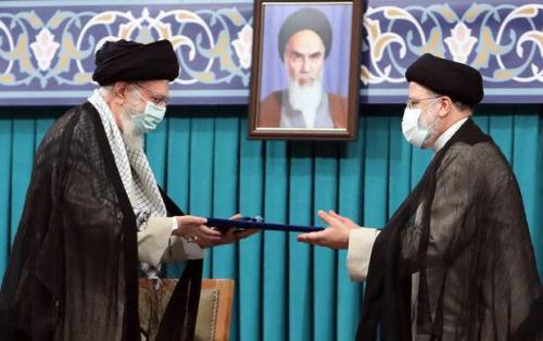 رهبر معظم انقلاب با تنفیذ رای ملت، سید ابراهیم رئیسی را به ریاست جمهوری اسلامی ایران منصوب کردند
